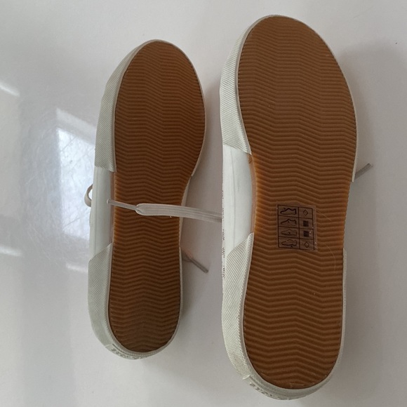 Michael Kors Runners NWOT - Picture 2 of 4